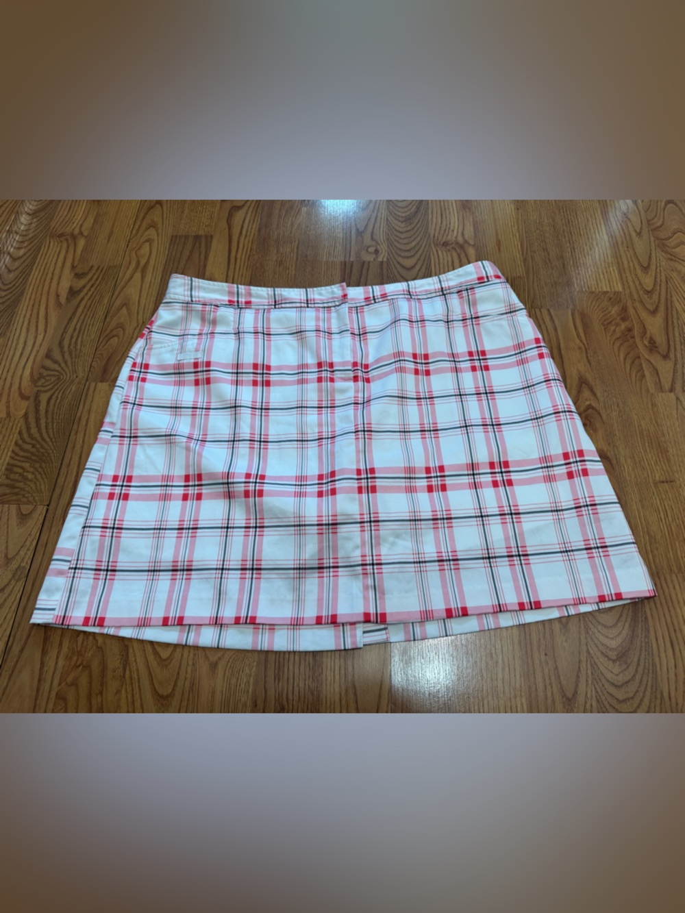 Izod White Plaid Women’s Skort with Red and Black Lines